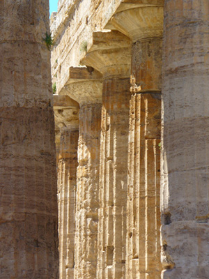 poseidonian column